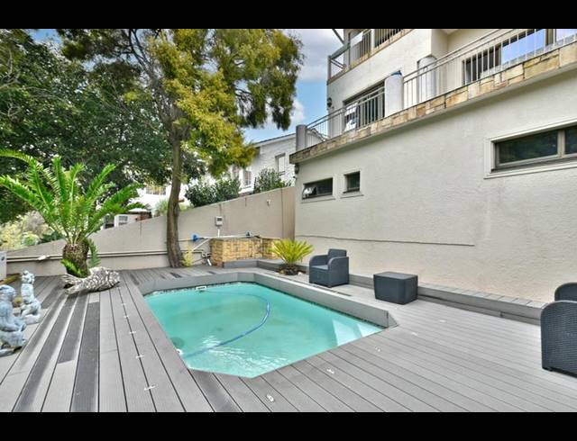 4 BEDROOM HOUSE FOR SALE IN CONSTANTIA KLOOF